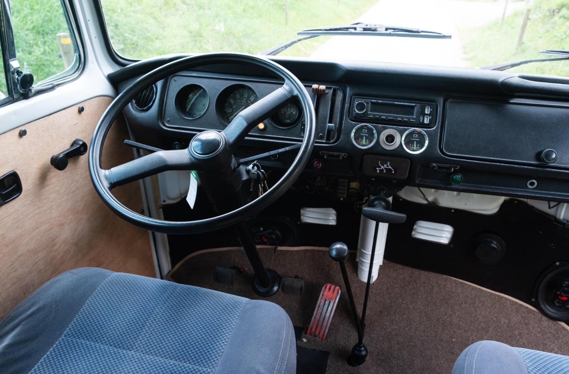 Retro Vw Kombi T2 Campervan L'Hospitalet de Llobregat Extérieur photo